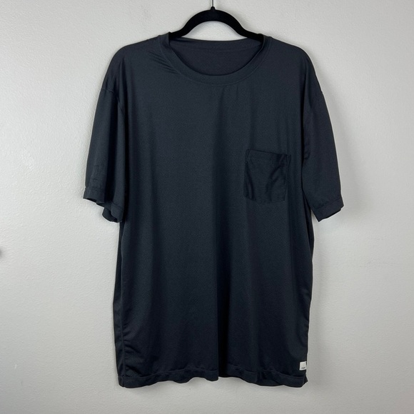 Vuori Tradewind Performance Short Sleeve Pocket Tee - Picture 2 of 5